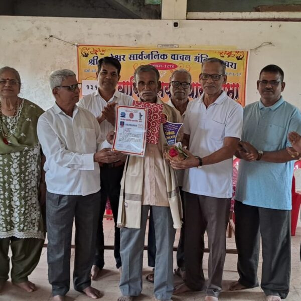 रामेश्वर वाचन मंदिर चा चोखंदळ वाचक पुरस्कार नारायण मिराशी यांना प्रदान