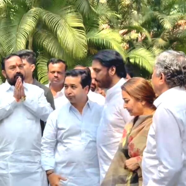 पवार कुटुंबीयांचे मंत्री नितेश राणे यांनी केले सांत्वन