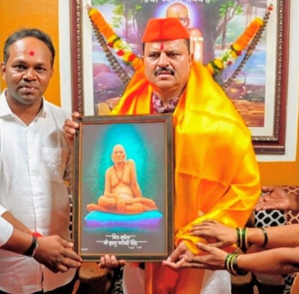 श्री स्वामी समर्थ (वटवृक्ष) मंदिर अध्यक्ष महेशदादा इंगळे यांची राकेश कांदे यांच्या निवासस्थानी भेट