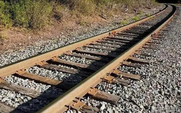 पिंगुळी येथे रेल्वे ट्रॅकवर अज्ञात इसमाचा मृतदेह