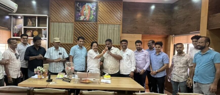 ठाकरे शिवसेनेने केला भाजपा कार्यकर्त्याचा वाढदिवस साजरा