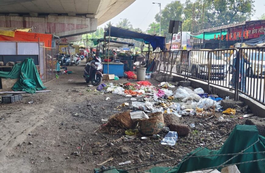 कणकवली नगरपंचायतची स्वच्छता मोहीम सुरू असताना पटवर्धन चौकात मात्र कचऱ्याचे ढीग