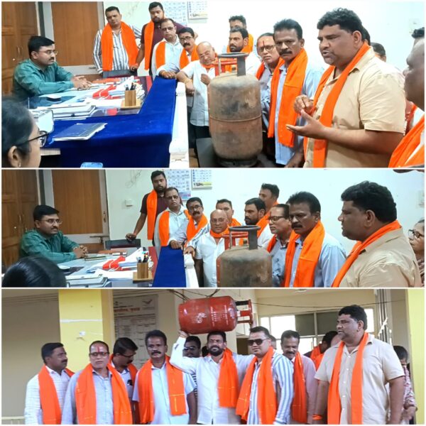 गॅस सिलेंडर मिळत नसल्याने ठाकरे सेनेची तहसील कार्यलयावर धडक