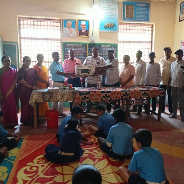 भिरवंडे केंद्र शाळेला प्रिंटर झेरॉक्स प्रदान