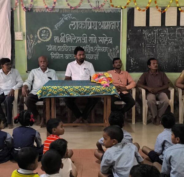 आम.निलेश राणे यांच्या वाढदिवसानिमित्त कुरंगवणे बेर्ले मधील सर्व शाळांमध्ये खाऊवाटप