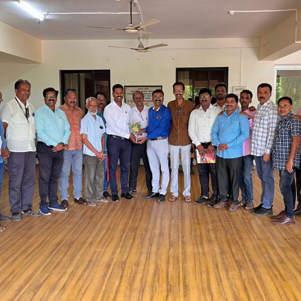 पत्रकार संघाच्यावतीने अपघातग्रस्तांना मदत केल्याबद्दल भगवान लोके यांचा सत्कार