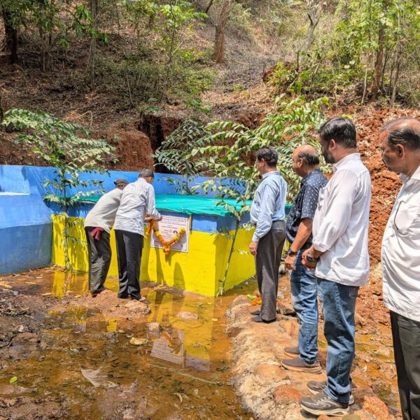 रामगड सरपंच शुभम मटकर यांची वारेली चिपळूण येथील झरे पुनर्जीवन प्रकल्पास भेट