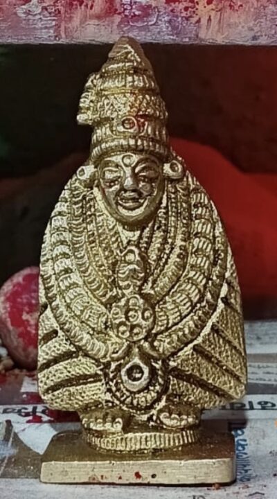 महामार्ग लगतच्या एका गावात जमिनीखाली जमिनीखालून मूर्ती प्रकटल्याचा&hellip;