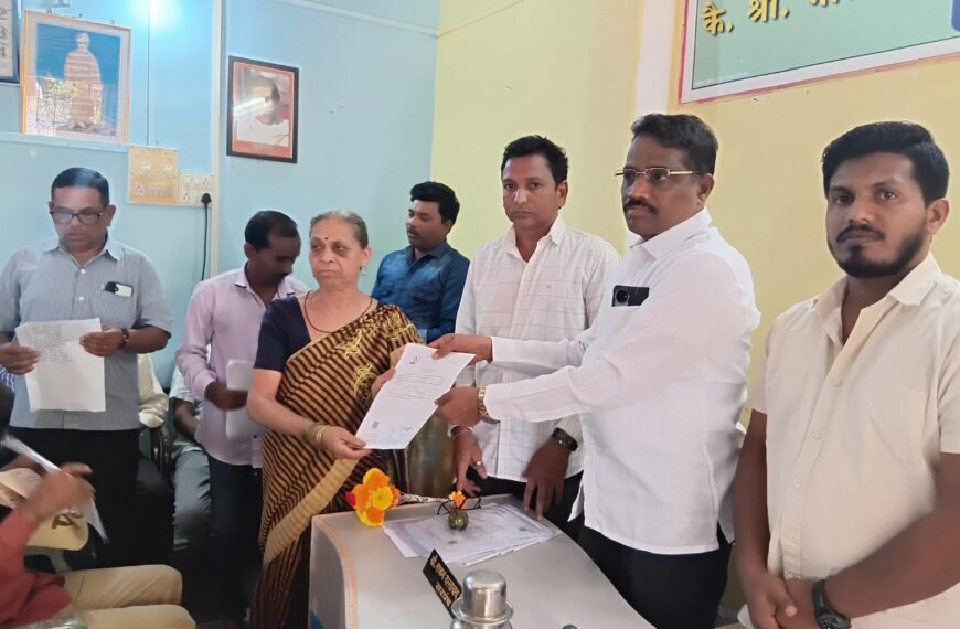 हरकुळ खुर्द येथे ज्येष्ठ नागरिकांसाठी सतीश सावंत यांच्या हस्ते दाखले वाटप