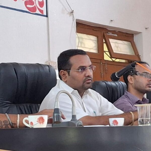 पंचायत समितीच्या सभा म्हणजे आबाधुबीचा खेळ !