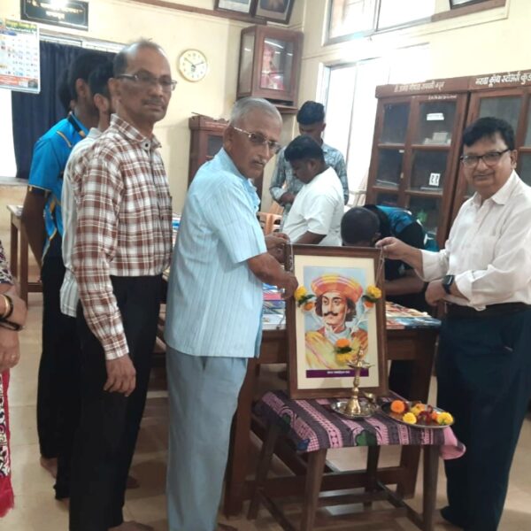 कुडाळच्या देसाई वाचनालयात ग्रंथ प्रदर्शन