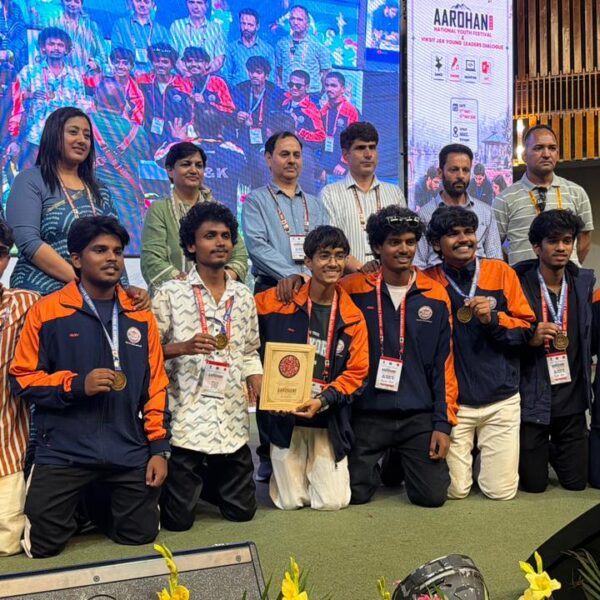 श्रीनगरमध्ये देवगड कॉलेजच्या ढोल नृत्याचा डंका