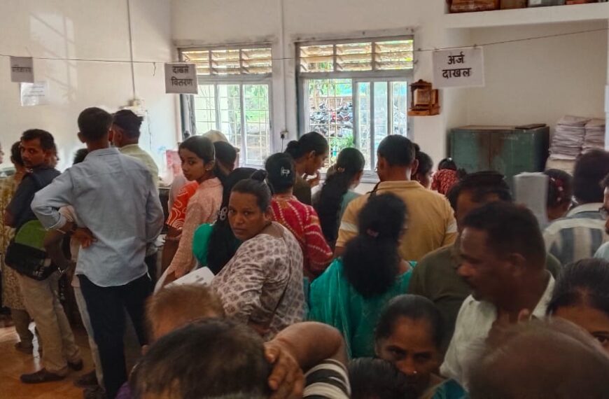 सॉफ्टवेअरमध्ये केलेल्या बदलामुळे विद्यार्थ्यांचे दाखले अडकले