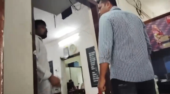 बांदा पोलिसांची खाकी की ‘भाईगिरी’?कास सरपंच प्रवीण पंडीत&hellip;