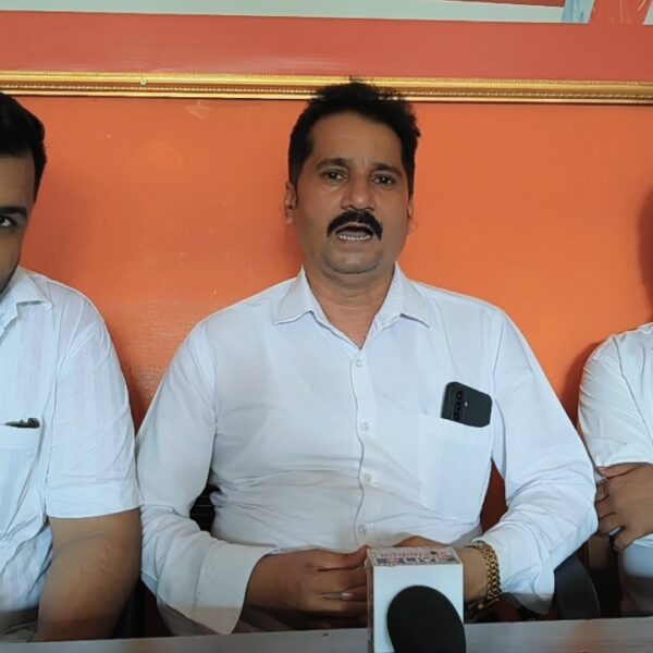 वैभव नाईक यांनी निलेश राणेंवरील आरोप थांबवावे – अरविंद करलकर