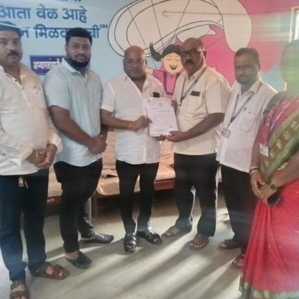 शाळेतून होणारी वह्या, पुस्तके व स्टेशनरी यांची बेकायदेशीर विक्री थांबवा !