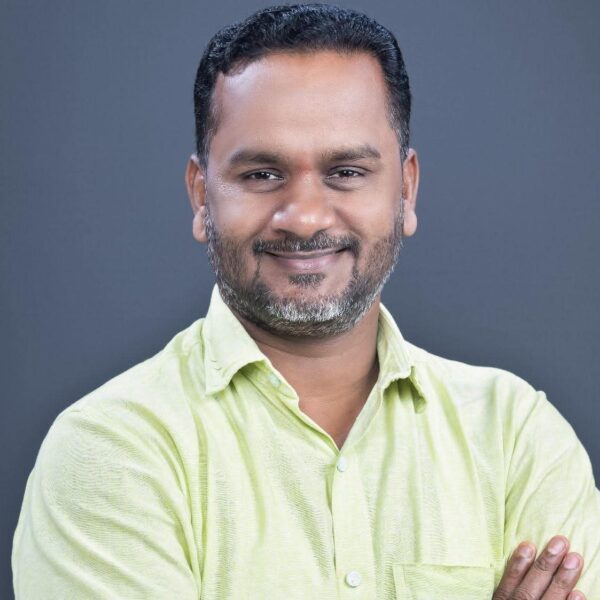 कणकवलीतील एस एम हायस्कूलच्या धोकादायक इमारती मुळे विद्यार्थ्यांच्या जीविताला धोका!
