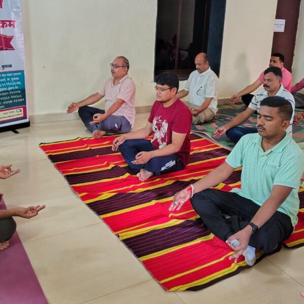 कुडाळ दिवाणी न्यायालयात आंतरराष्टीय योग दिन साजरा