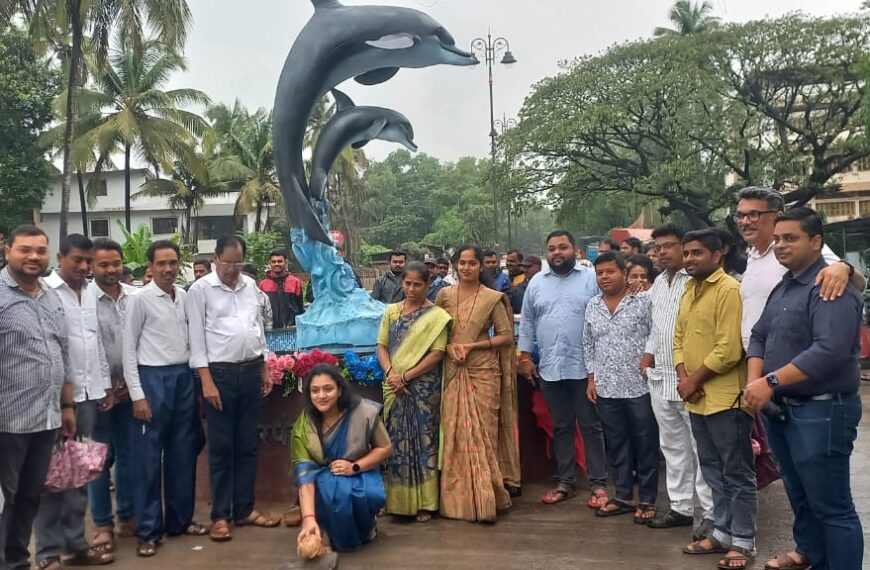 कुडाळमध्ये एस एन देसाई चौकात डॉल्फिन फाउंटनचे लोकार्पण