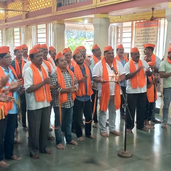 राम मंदिर घोटाळ्याचा मारुती मंदिरात महाआरती करून निषेध