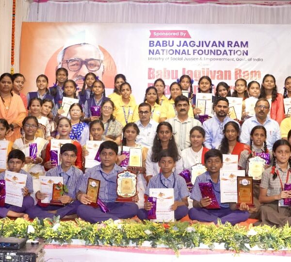 पाट हायस्कूलच्या कलाकारांचा सन्मान