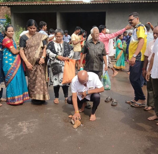 नेरूर चव्हाट्यावर भरला विद्यार्थ्यांचा गावठी बाजार