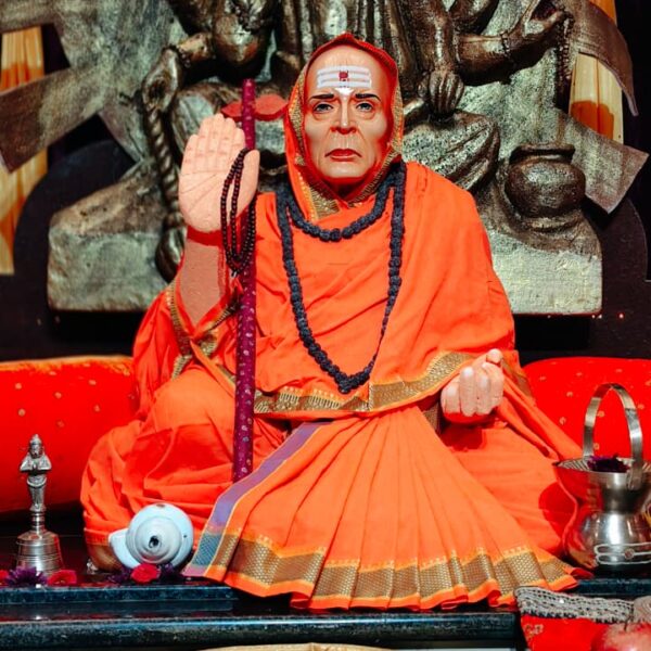 घावनळे येथील मठात श्री नृसिंह सरस्वती रूपातील स्वामींचे मनोहारी दर्शन