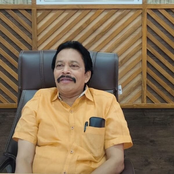 एकाच घरात वेगवेगळ्या आडनावांच्या व्यक्तींची नोंद असल्यास वास्तव्याचा पुरावा ग्राह्य धरण्यासाठी निकष कोणते?