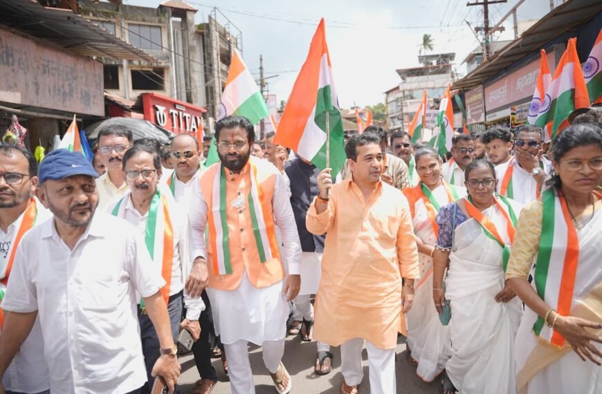 सावंतवाडीत भाजपची भव्य तिरंगा रॅली; विशाल परब यांच्या नियोजनाची दीपक केसरकरांकडून मुक्तकंठाने प्रशंसा!