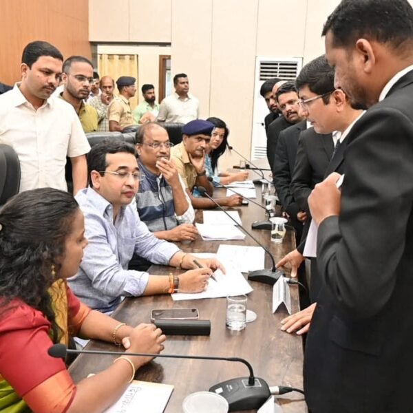 जमीन खरेदी प्रकरणात जाचक अटींचे परिपत्रक रद्द करा