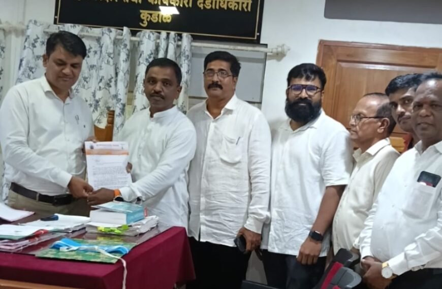 हिर्लोक तलाठी संतोष बांदेकर यांची किमान तीन वर्षे बदली करु नये !