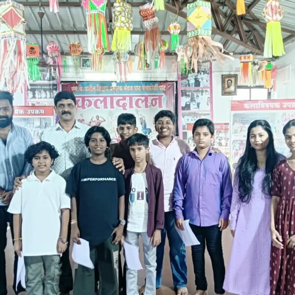 पाट हायस्कूलमध्ये विद्यार्थ्यांना अभिनय, नृत्याचे मार्गदर्शन