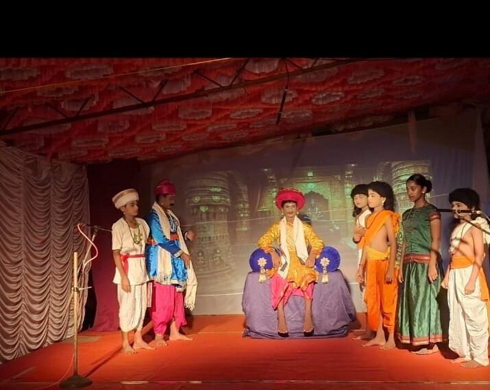 तोंडवळी वाघेश्वर मंदिरात तोंडवळी प्राथमिक शाळेच्या दिंडी नृत्याने रसिक मंत्रमुग्ध