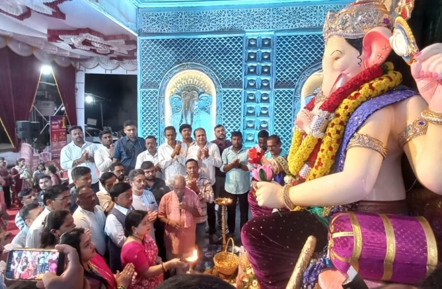 खासदार नारायण राणे यांनी सपत्नीक घेतले सिंधुदुर्ग राजाचे दर्शन