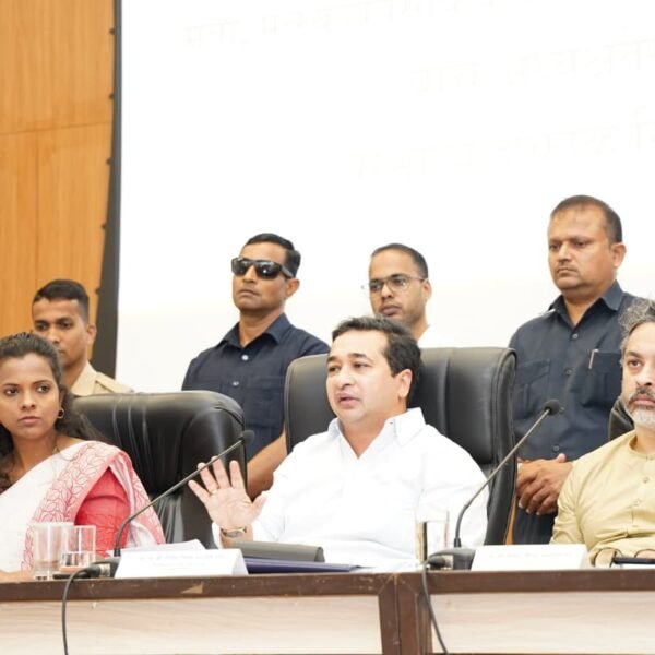 सर्व मिळून दुष्काळावर मात करूया; बाधित शेतकऱ्यांना सरसकट मदतीला प्राधान्य