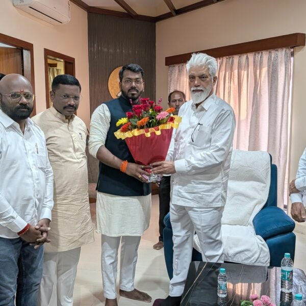 शिक्षणमंत्री दादा भुसे यांची प्रा. डॉ. श्रीधर पेडणेकर यांनी घेतली भेट भुसे यांनी केला सिंधुदुर्ग जिल्ह्याचा दौरा