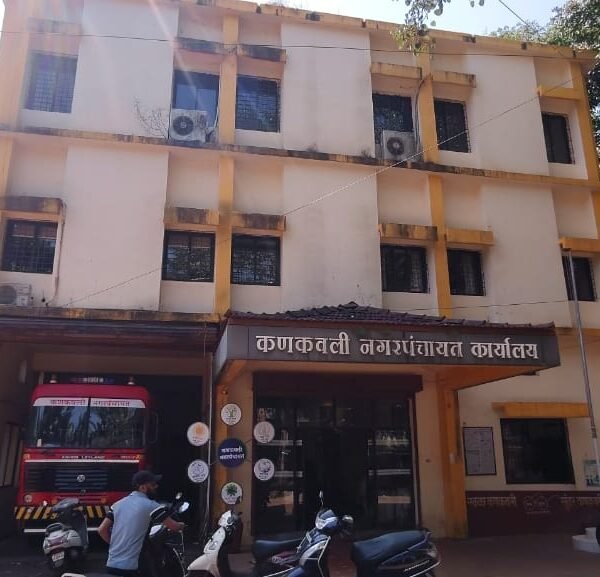 सार्वजनिक नळ सुरु दिसल्यास किंवा पाणी वाया जाताना आढळल्यास थेट नगरपंचायतला कळवा