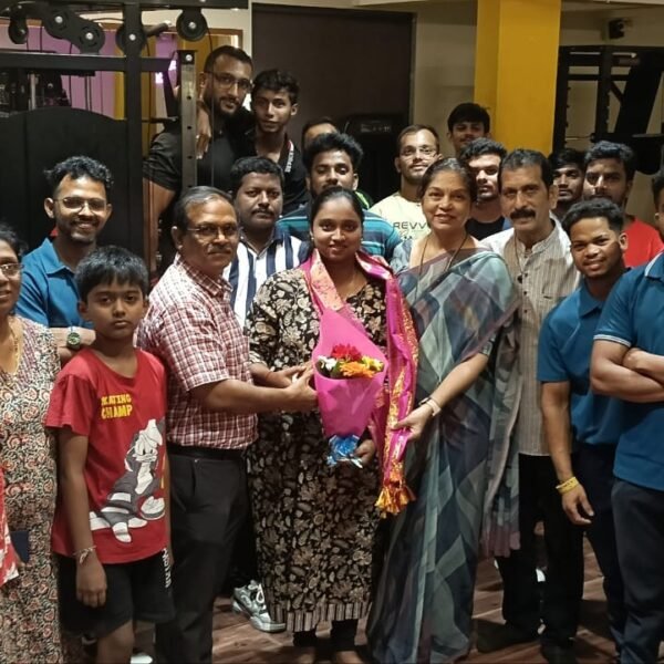 राज्यस्तरीय नवउद्योजिका पुरस्कारप्राप्त मृणाल सावंतचा कुडाळ येथे गौरव