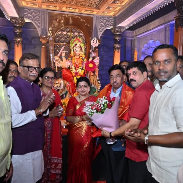 कणकवलीत खासदार नारायण राणे, सौ. नीलम राणे यांच्या उपस्थितीत महाआरती