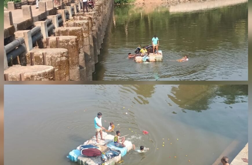 भंगसाळ बंधाऱ्यावरून दुचाकी थेट नदीपात्रात