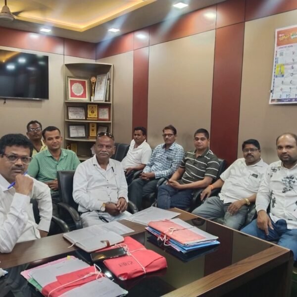 कणकवली तालुक्यातील काही ग्रामसेवकांची मनमानी थांबवा अन्यथा शिवसेना स्टाईल दाखवू